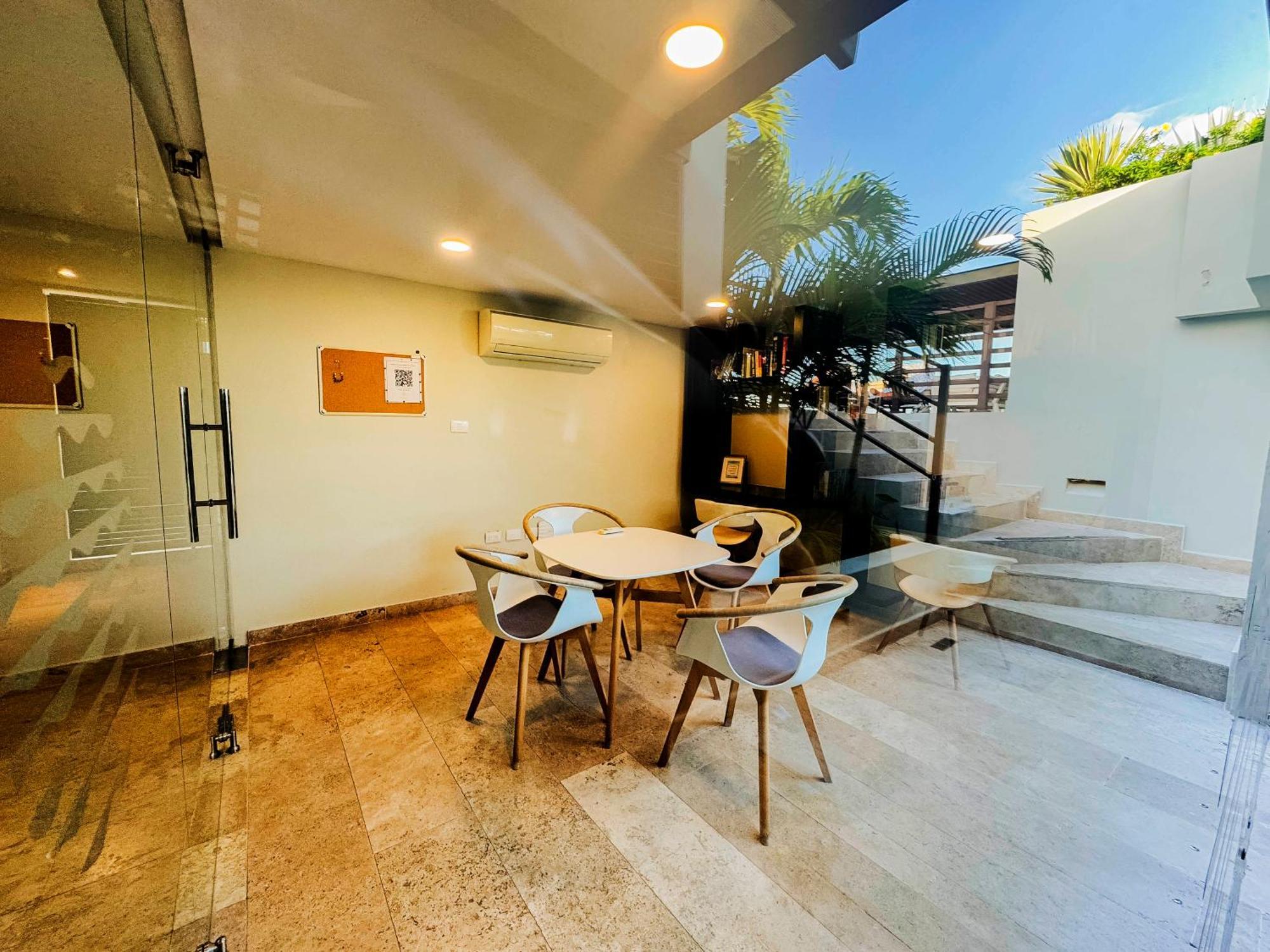 Modern 2-bedroom, 2-bath In The Heart Of Playa Del Carmen- Arenis